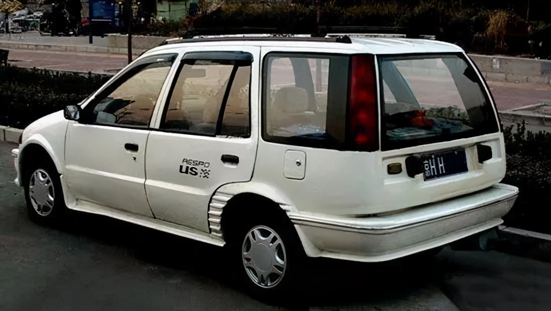 汽车后盖开启方向,汽车后盖的打开按键