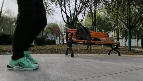 米家freetie轻云缓震竞速跑鞋,freetie轻云跑步鞋和云弹跑步鞋