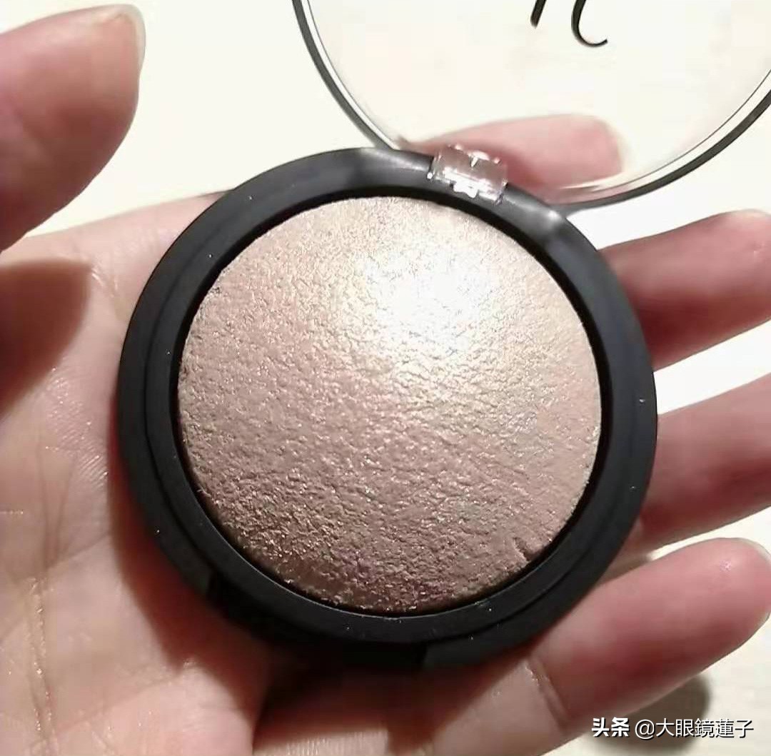 打造素颜美肌的神器,打造精致妆容必备物品