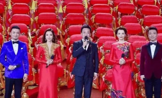 央视春晚三分钟历史回顾,央视春晚大屏幕有黑屏