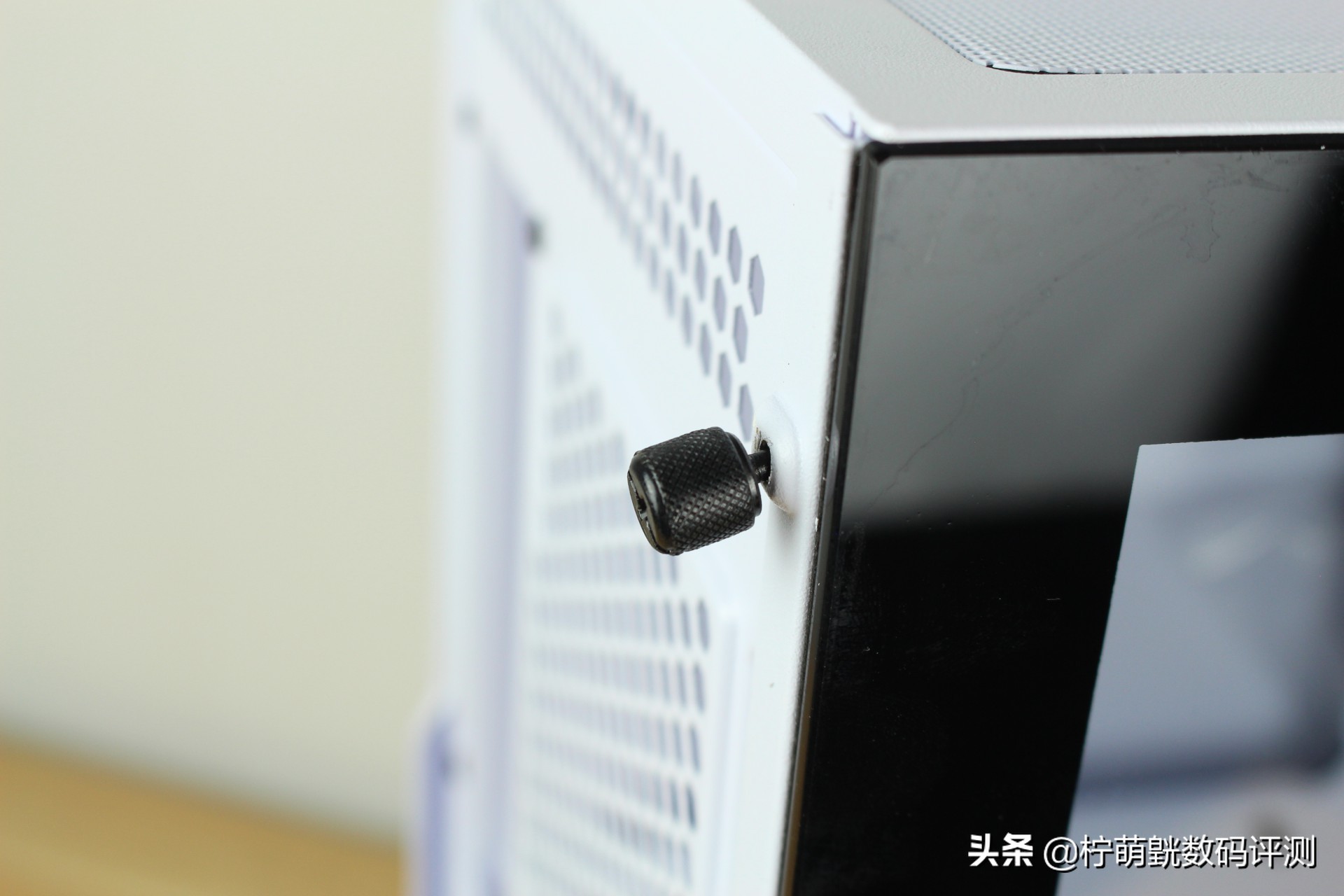 神光侧透不单调，畅快装机不求人易大师神光白色版上机体验