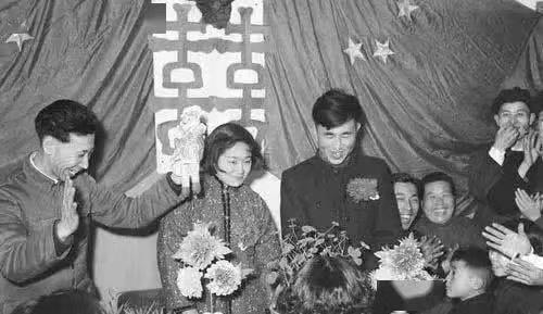 每一个地方传统婚礼习俗不一样,中国婚礼的习俗和传统