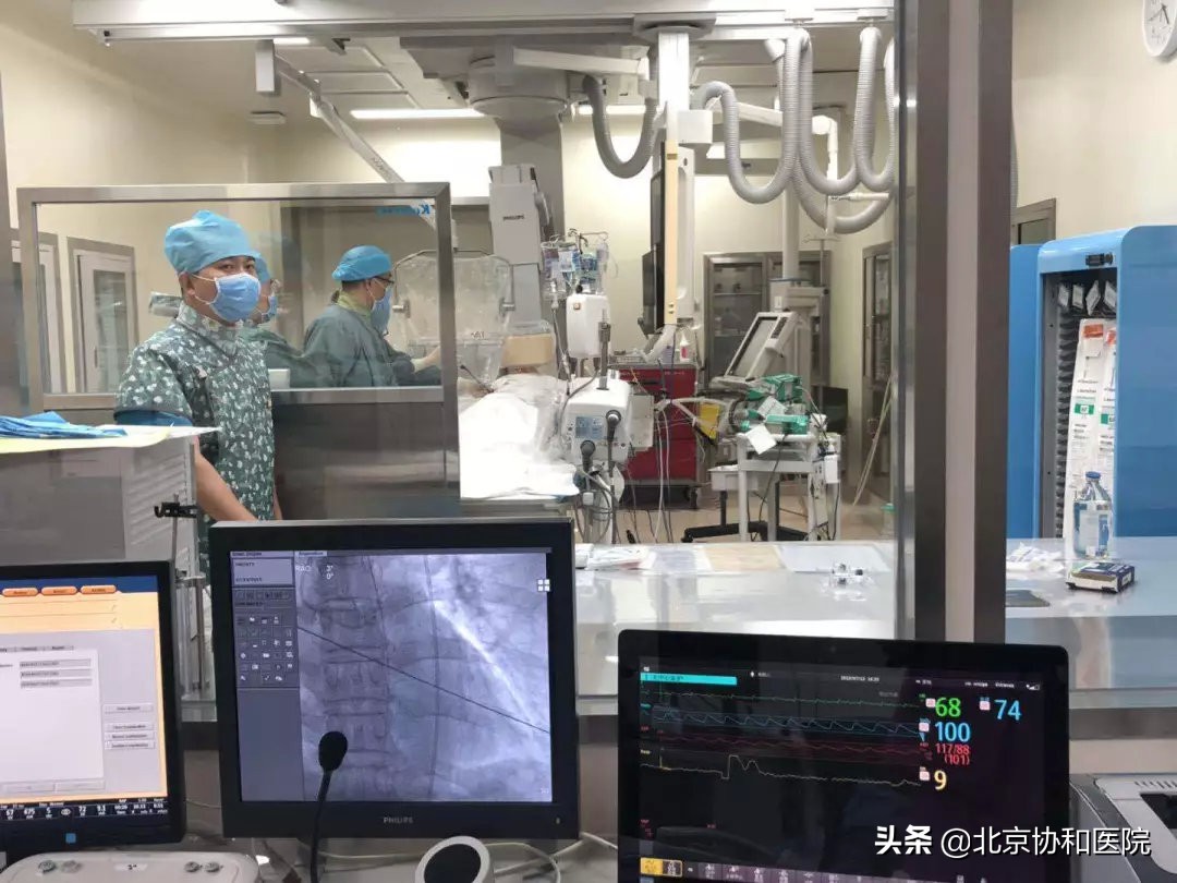 荆州95后护士救人,90后护士路边救人