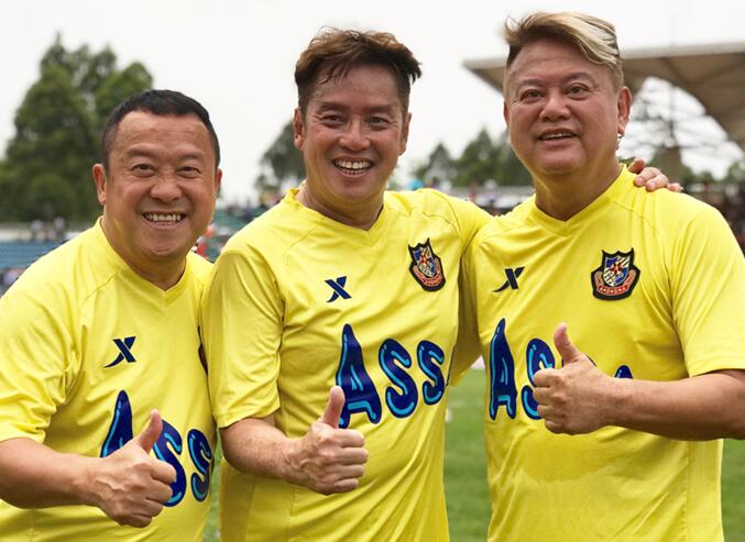 周润发谭咏麟爬山图片,周润发与谭咏麟同框