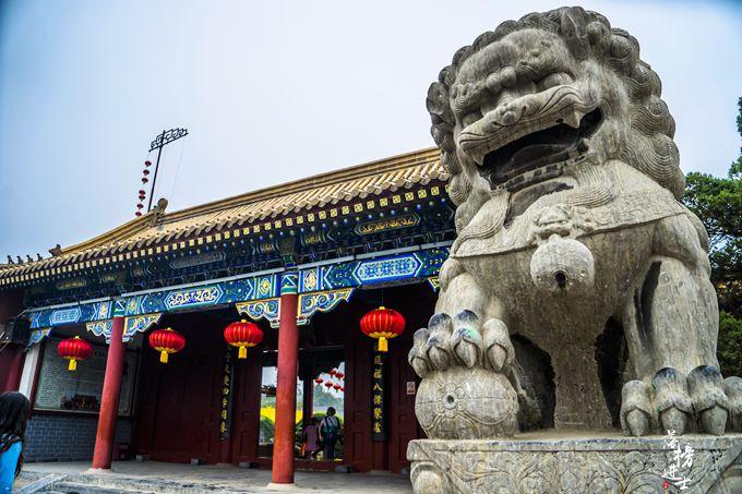 八朝古都开封龙亭公园,开封龙亭是古迹吗