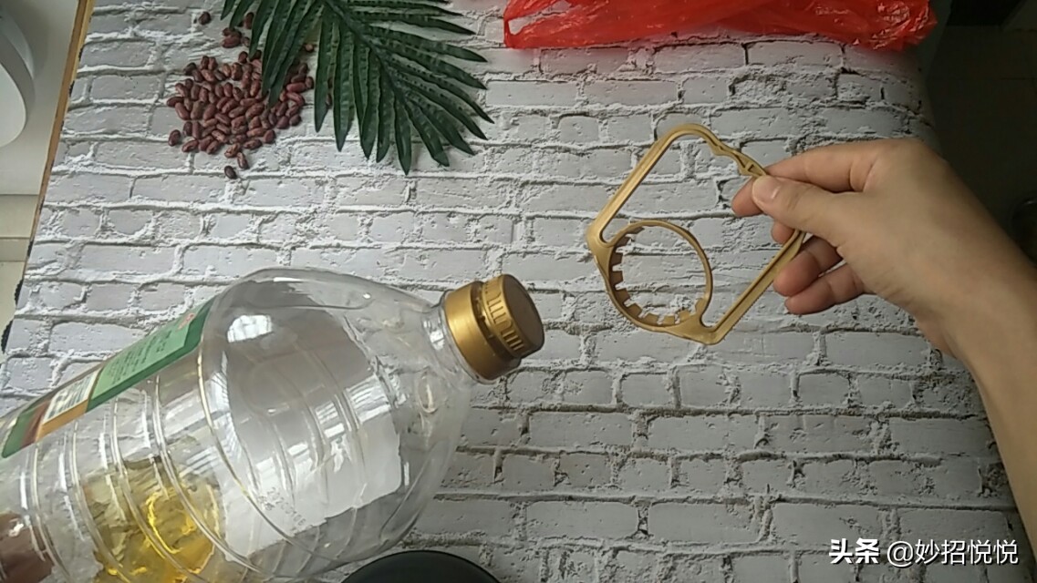 油瓶上的提手怎么取下来,旧塑料油桶把手利用
