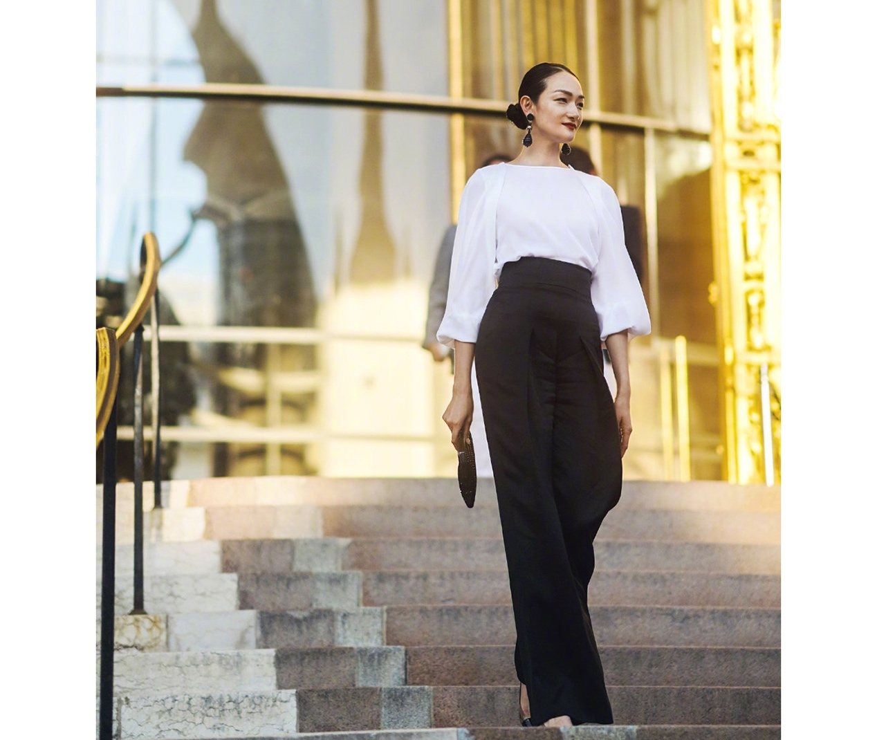 肩膀宽怎么穿搭女生,肩膀宽怎么穿衣服好看