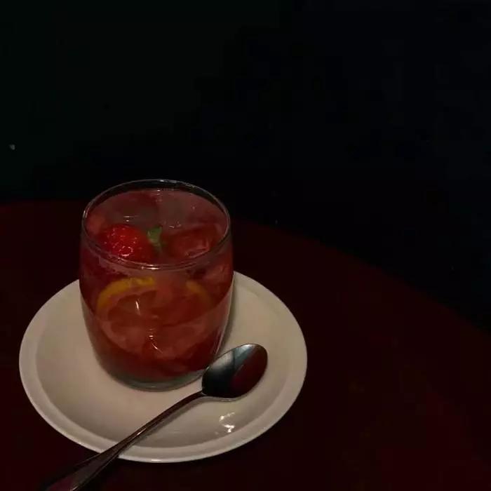 暗黑系朋友圈背景图高级质感,高冷背景图女生暗黑系