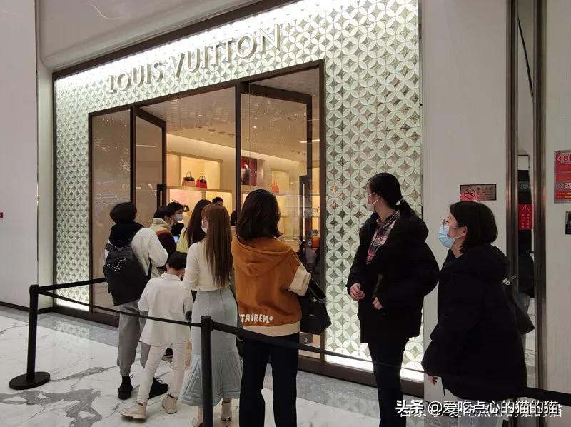 去北京买衣服去哪个商场,去北京想买奢侈品去奥莱还是免税