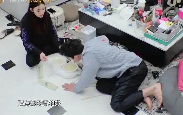 明星的现实生活是怎么样的,明星的生活与普通人有什么不一样