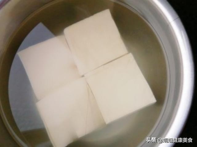 给老妈妈做个鲫鱼豆腐汤,鱼头豆腐汤孩子最爱