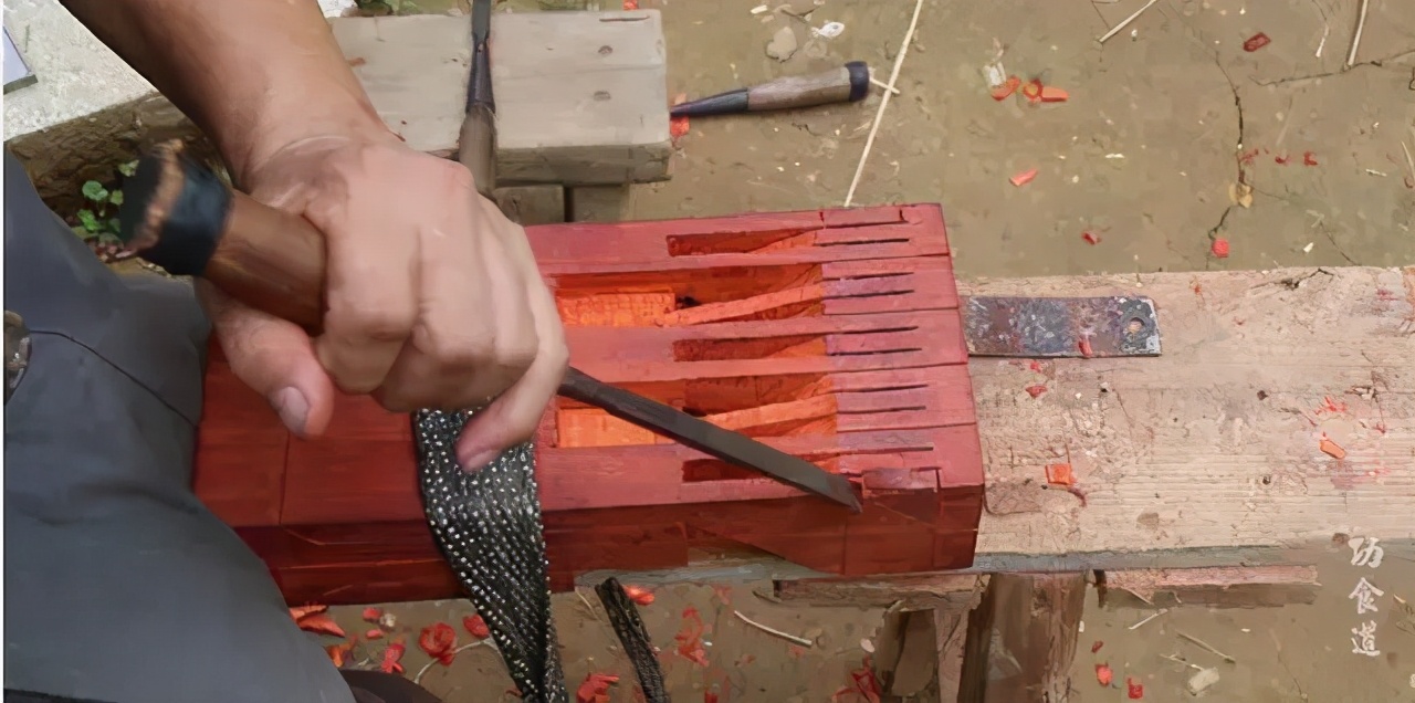 木工大叔年收入100万,木工大爷一年收入多少