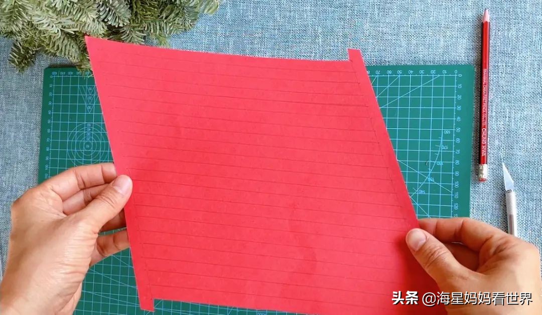 春节喜气洋洋大红灯笼高高挂,红红火火喜气洋洋百家姓灯笼