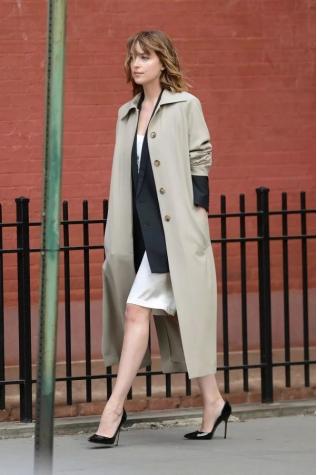 林允儿街拍黑色长靴,林允儿机场霸气走路