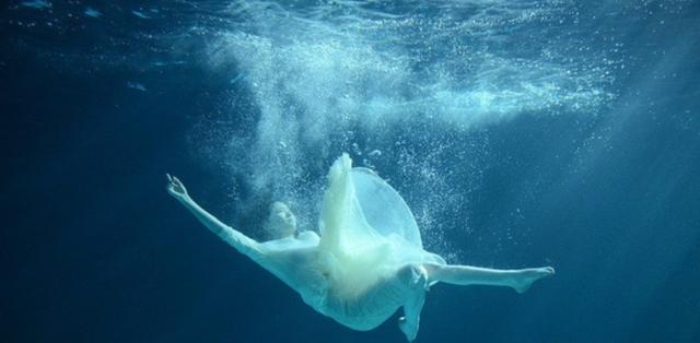 从镜头和画面评析电影,露水红颜电影表达了什么