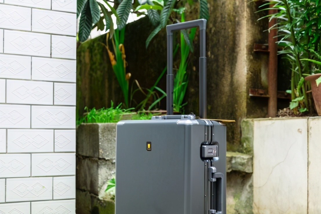 20寸登机箱地平线8号,最好的行李箱品牌推荐地平线8号