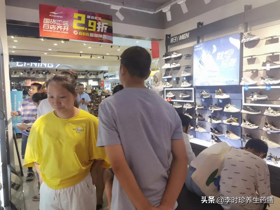 国货之光鸿星尔克照片,国货之光鸿星尔克个体专卖店