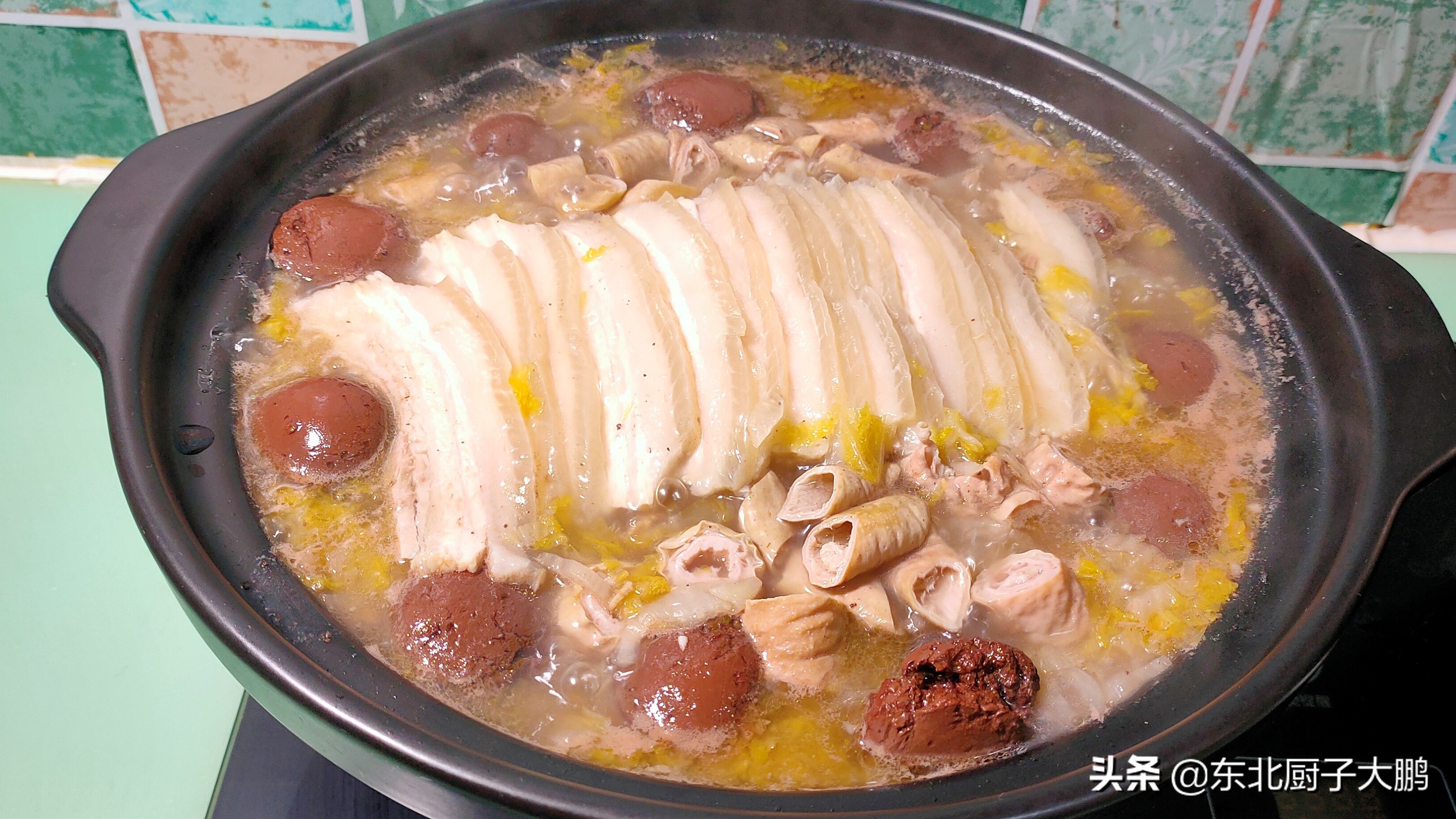 农村大锅杀猪烩菜,东北杀猪烩菜