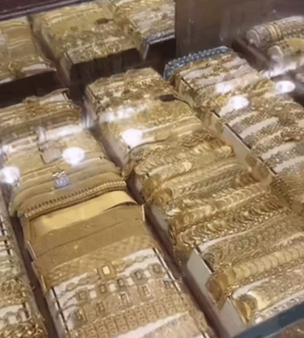 去迪拜看豪车,在迪拜遍地是黄金的地方