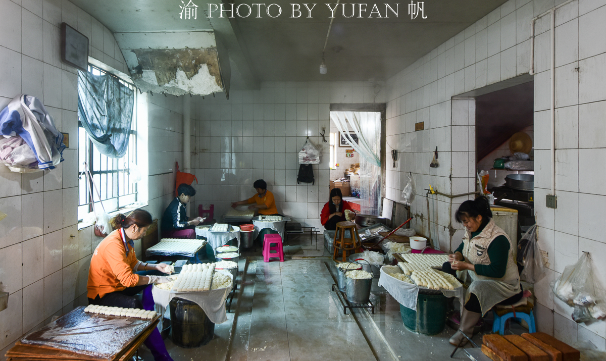 云南建水豆腐怎么做才好吃,云南建水美食烤豆腐