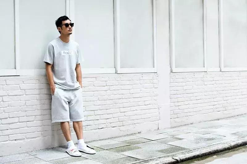 这个“反人类”的穿搭组合,竟然在夏天成了街拍利器