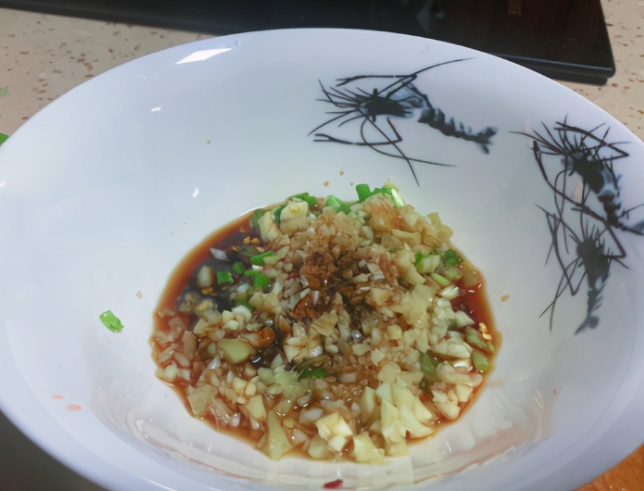 凉拌皮蛋教程皮蛋这样拌味道极好,商用皮蛋凉拌调料