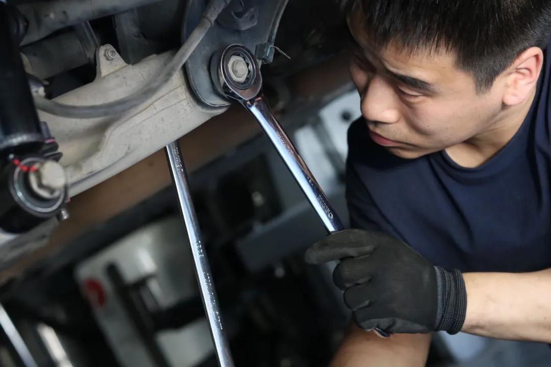 怪兽修车宝马,怪兽修车老车翻新天津