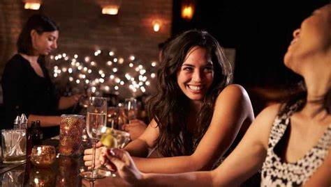 女人喝酒容易醉是什么原因,成年女性喝多少酒容易醉