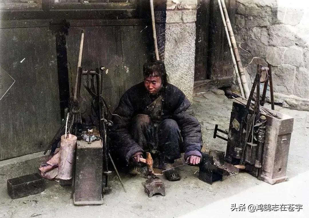 清末老照片太监面黄肌瘦,清末老照片官员奴相十足