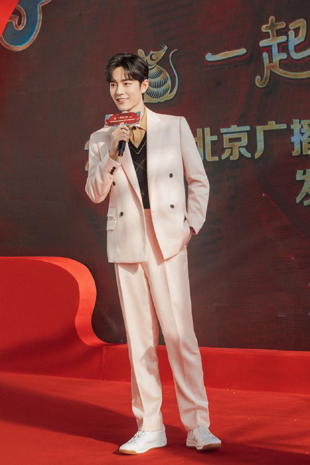 肖战西装搭配图片男,肖战穿时尚西装打造绅士穿搭