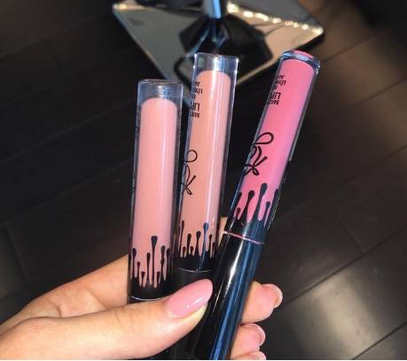 美腻与智慧并存，娱乐圈富婆们的生意经