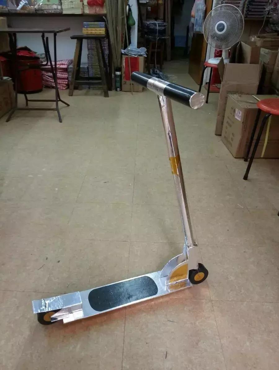 香港阴间设计师:为黄家驹订做电吉他,为张国荣粉丝订做咖啡厅..