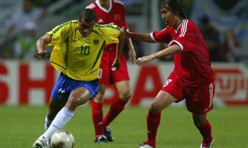 “跑不死”的国足主帅李铁，坚持跑步与踢球，希望跑一个全马