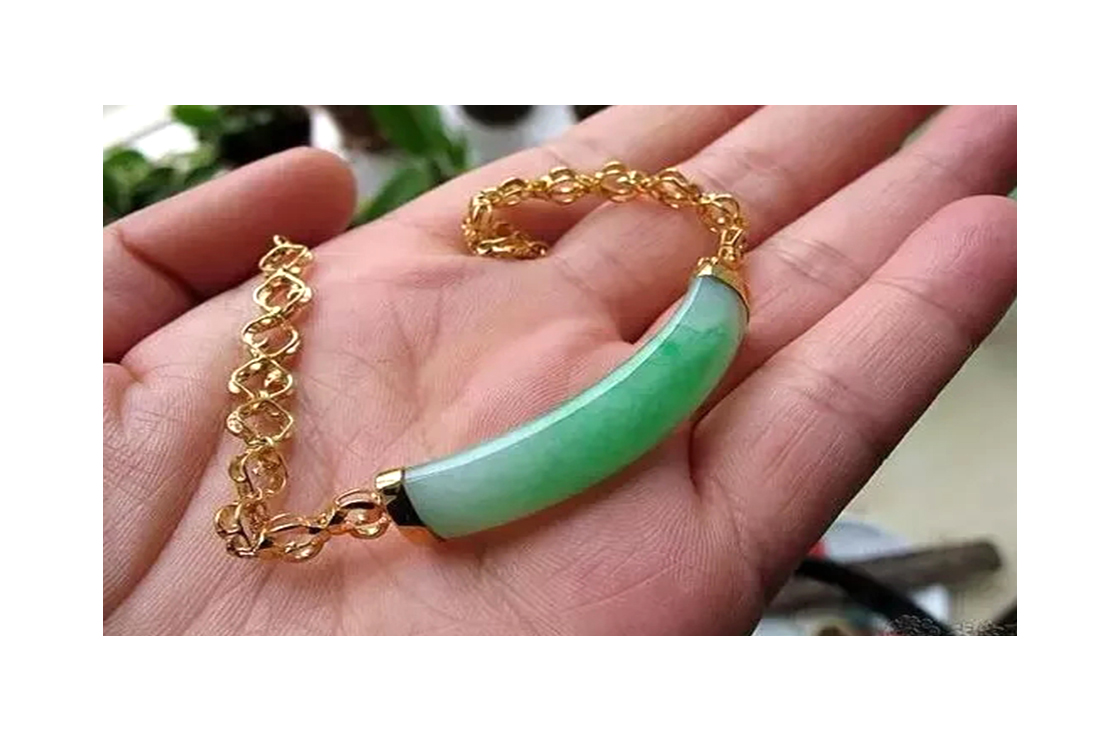 翡翠手镯摔断修复图片,翡翠手镯摔断了修复多少钱