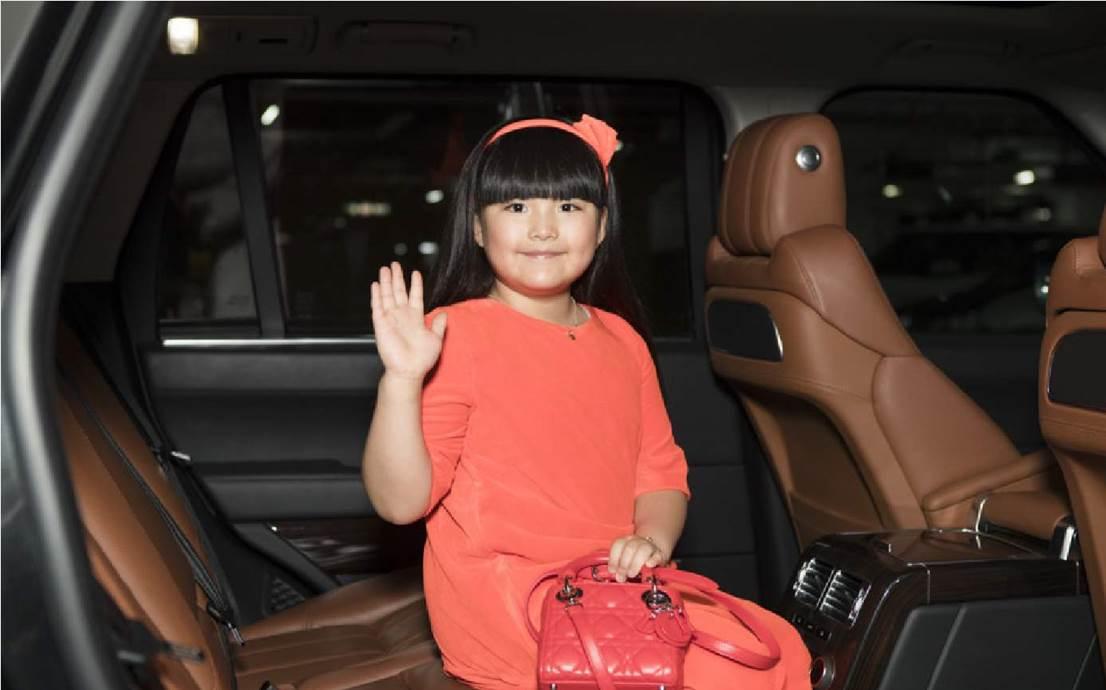 李湘的行头,李湘高调现身气场十足