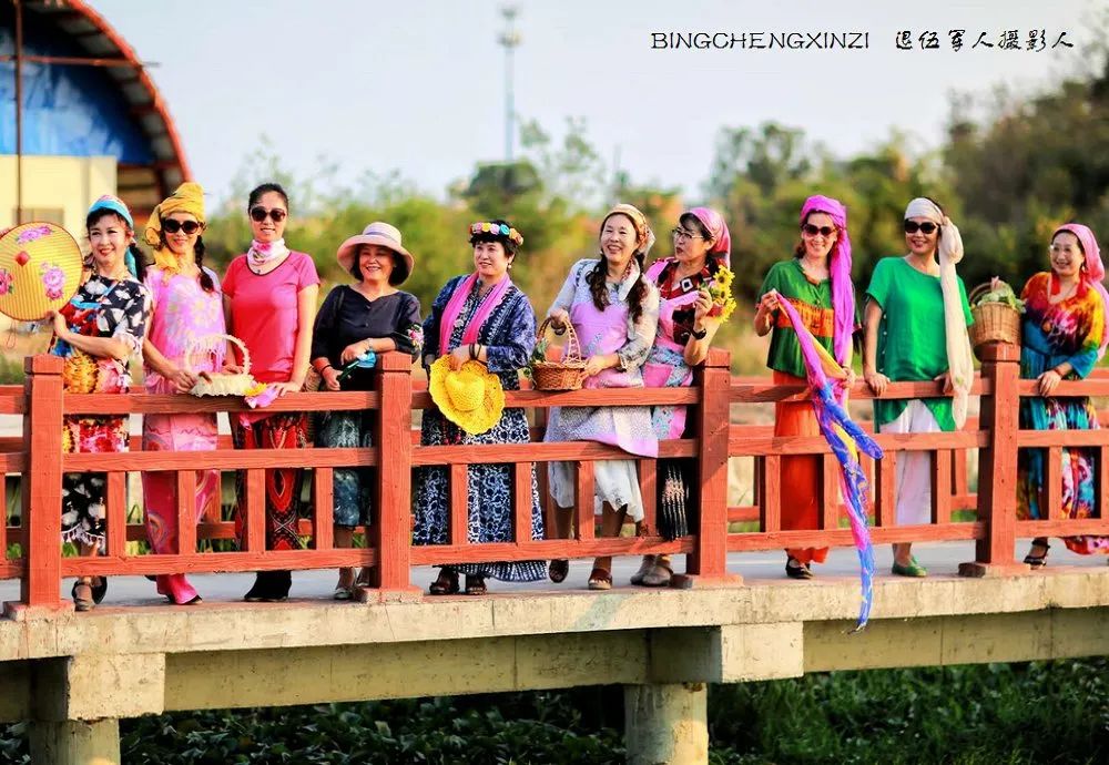 做把“村姑”,走进海南灯火灿烂的火龙果园