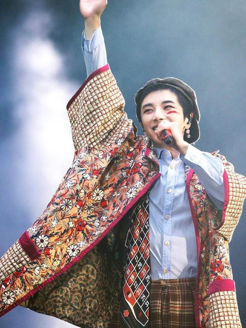 华晨宇许嵩谁的成就大,许嵩和华晨宇谁的地位高