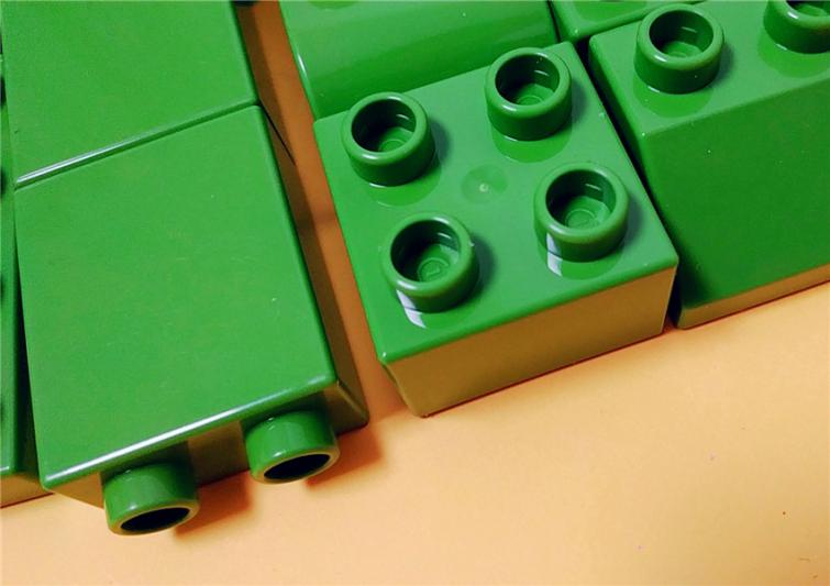 积木是每个宝宝必备的早教玩具,3-6岁大颗粒积木启蒙