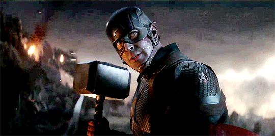 托尔使用雷神,托尔知道美队能拿起雷神之锤