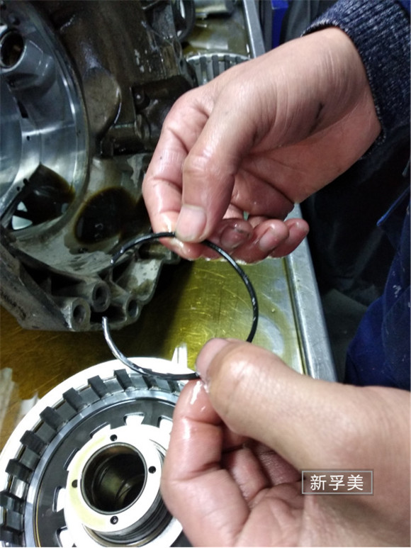 奥迪q3变速箱渗油维修多少钱,奥迪a4l起步变速箱打滑