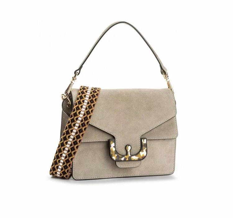 2000以内性价比包包,2000块能买什么包包