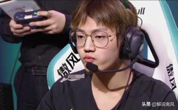 别的选手记事本是记账号！他的记事本记的是礼仪