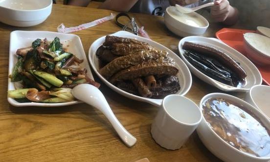 济宁甏肉干饭好吃的地方,山东济宁这家甏肉干饭店火了