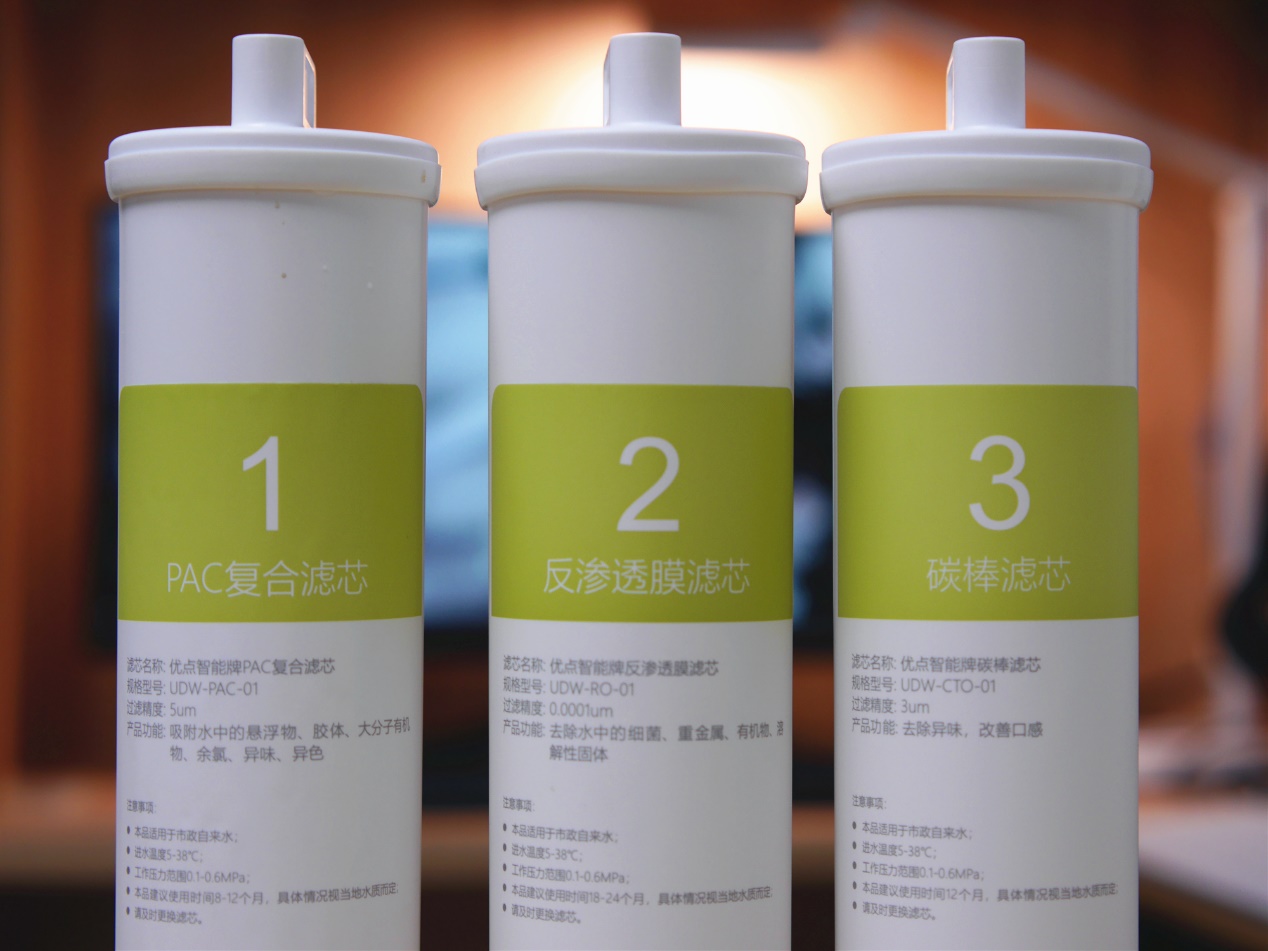 把纯水机从厨房搬到桌面上，小米优点酷吧让孩子喝上有温度的纯水