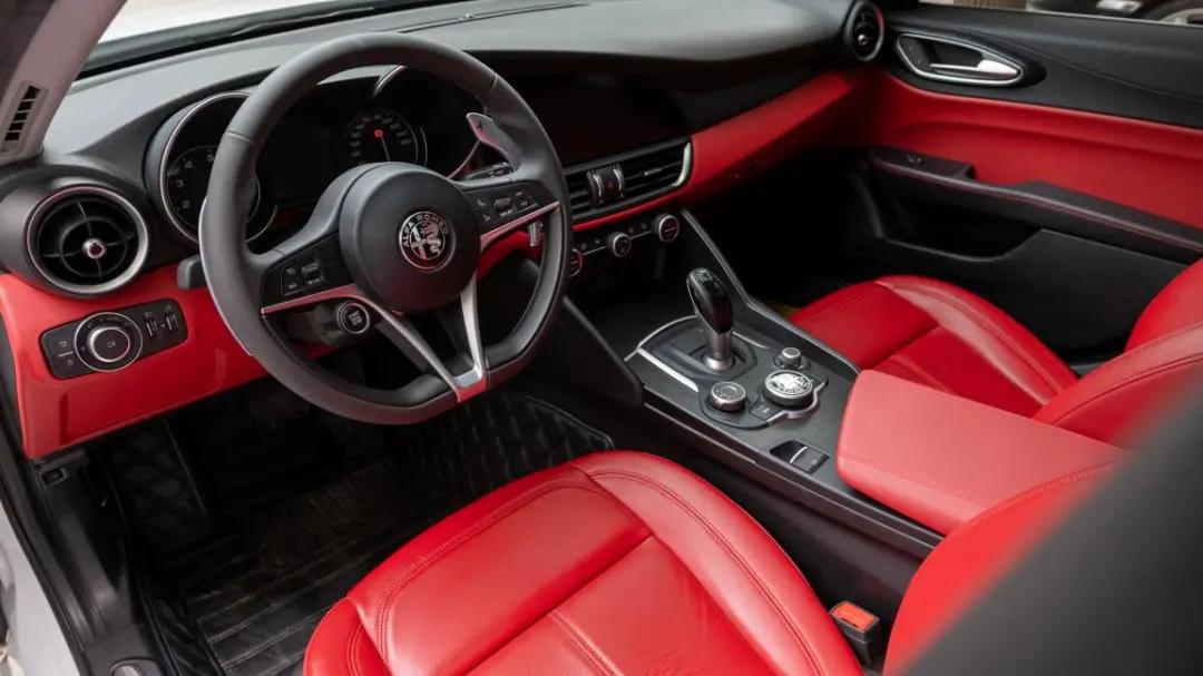 意大利风情满载的阿尔法罗密欧Giulia，还有个名字叫做“勇气”