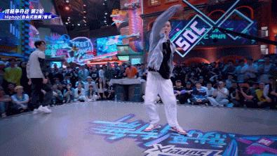 跟王一博一起采访,和王一博聊什么