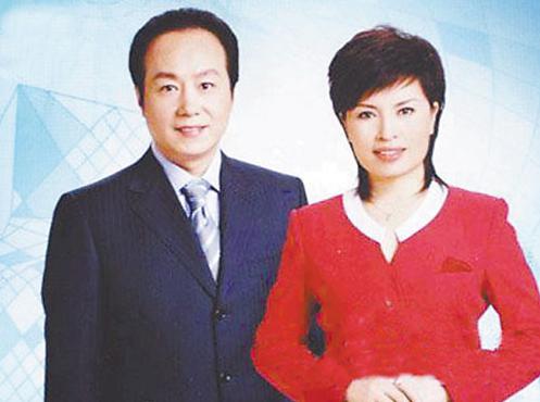 45岁央视主持人与丈夫恩爱20年,她是央视主持人低调嫁普通丈夫