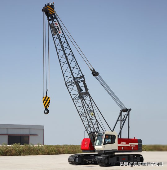 武汉东西湖区一吊车侧翻,武汉东西湖吊车侧翻