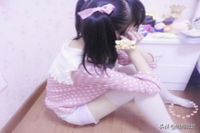 00后女孩“性感”自拍,妈妈发现后怒骂孩子不知羞,网友:太早熟