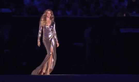 吉赛尔邦辰巅峰期走秀,吉赛尔邦辰走秀泳衣